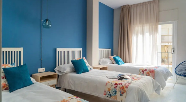 Трёхместный номер Standard с балконом Hotel Aubí