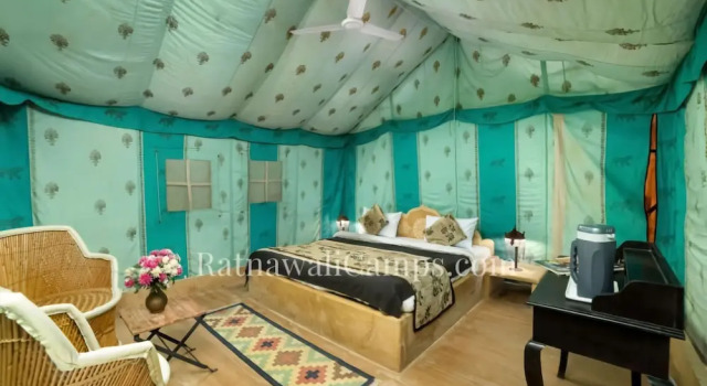 Кровать в общем номере Ratnawali Camps