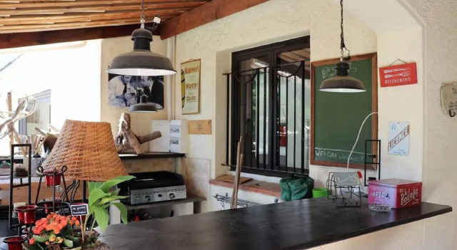 Lavish Holiday Home in Frejus With Private Swimming Pool, Забронировать Отель Фрежюс Var coast