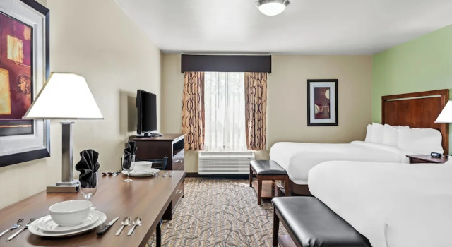 Четырёхместный люкс Ledgestone Suites Hotel Vernal