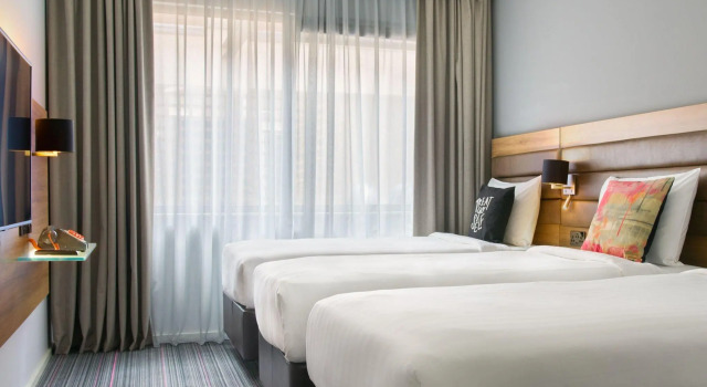 Трёхместный номер Standard Moxy Dublin City