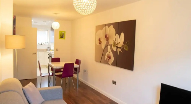 1 Bed Apartment With Balcony in Modern Development, Varaa Huoneisto Asunnot kohteessa Merseyside, Huoneisto