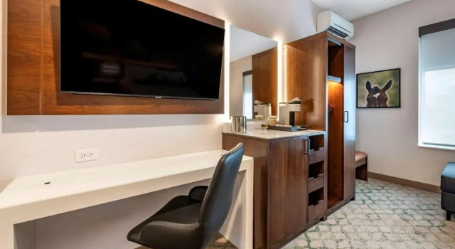 Четырёхместный номер Standard Cambria Hotel Louisville Downtown-Whiskey Row