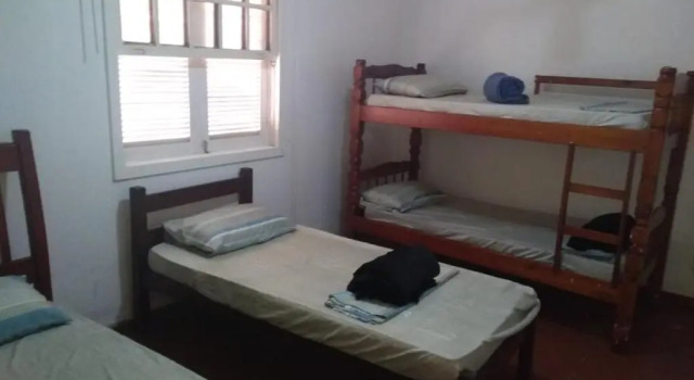 Camping & Hostel Bandeiras, Забронировать Кемпинг Отели Praia Rasa с парковкой, Парковка