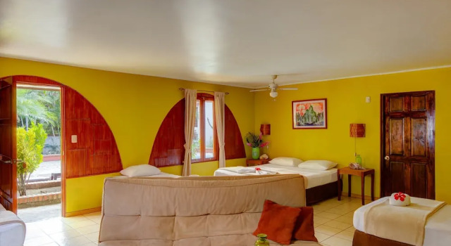 Dushi Vida Country Inn, Varaa Hotelli Hotellit Alajuela uima-altaalla, Uima-allas