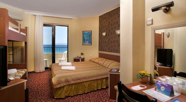 Трёхместный номер Standard с балконом и с видом на море Hotel Palmera Resort