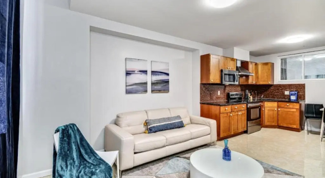 Апартаменты Spacious&stylish 2bd apt With Great Location!