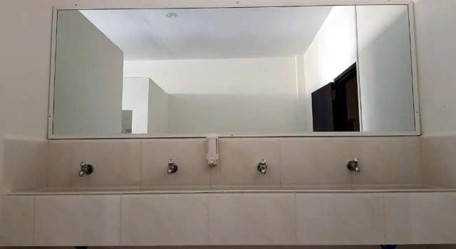 Кровать в общем номере Lucky Hostel