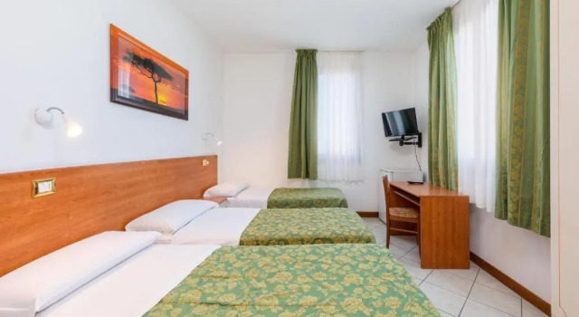 Трёхместный номер Standard Hotel New Aurora Venice
