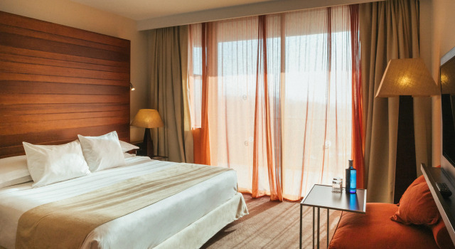 Salobre Hotel Resort & Serenity, Забронировать Курортный отель Отели Салобре с парковкой, рядом с Гольф-курорт Salobre, Парковка