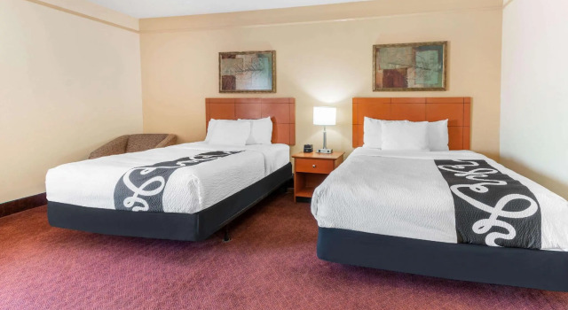 Четырёхместный номер Standard La Quinta by Wyndham Hobbs