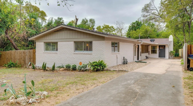 Walk to Campus: Creekside Austin Duplex!, Забронировать Апартаменты/квартира Апартаменты Остина, рядом с The Stark Center for Physical Culture and Sports, Апартаменты/квартира