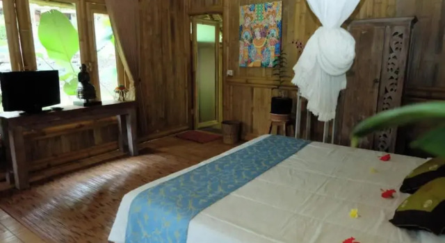 Коттедж с балконом Puri Taman Sari Resort