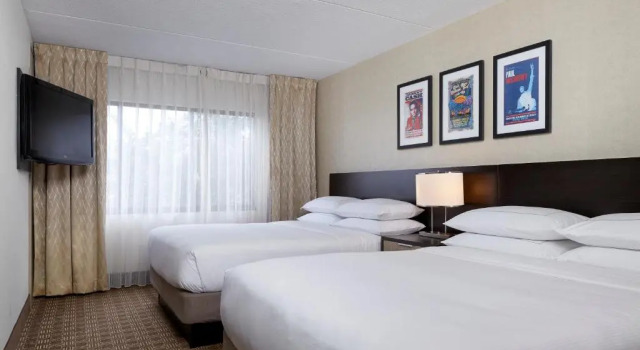 Четырёхместный люкс DoubleTree Suites by Hilton Nashville Airport
