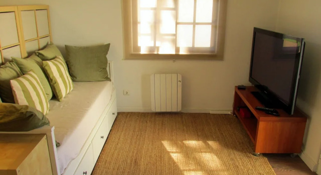 Stunning Studio in Parede, Cascais - up to 4 pax