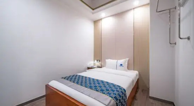 Люкс Deluxe Liukeshu Hotel (Shenzhen Shiyan Yingrenshi Metro Station Branch)