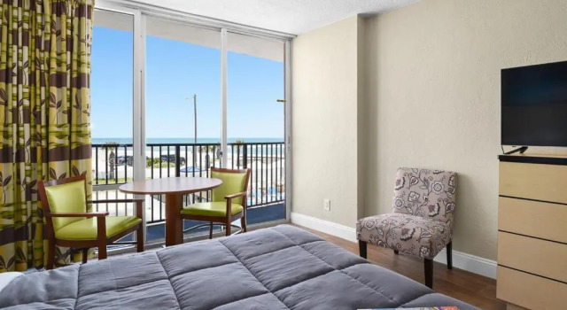 Четырёхместный номер Standard с балконом и с видом на океан Cove Motel Oceanfront