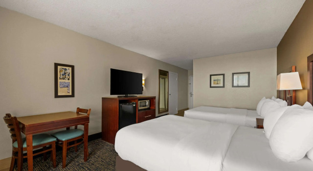 Четырёхместный номер Standard Comfort Inn On the Ocean
