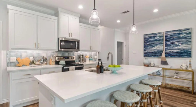 The Benjamin I - 2022 Built Luxury Retreat with Backyard Paradise with Hot Tub Outdoor Movie Screen Dock & Boat Rental, Book Hotel Gun Barrel City Texas