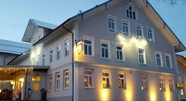 Gasthof zum Hirsch, Varaa Matkakoti Hotellit Baijeri pysäköinnillä, Pysäköinti
