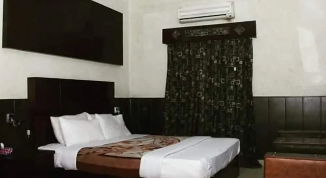 Gulberg Tower Hotel