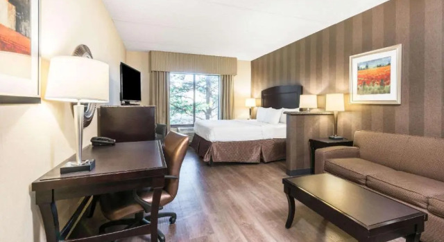 Двухместный люкс La Quinta Inn & Suites Bel Air I-95 Exit 77A