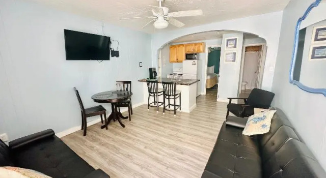 Люкс St Maurice Beach Inn