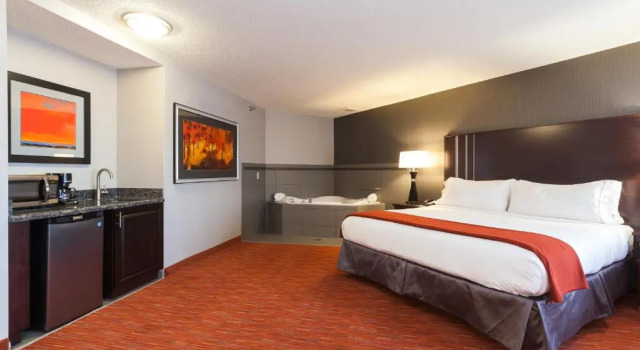 Двухместный люкс Holiday Inn Express & Suites Rapid City by IHG