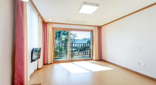 Номер Economy The Bay Jeju Resort
