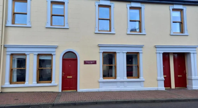 Town Square Holiday Homes, Prenota Hotel Lisdoonvarna 