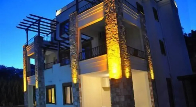 Liona Residence