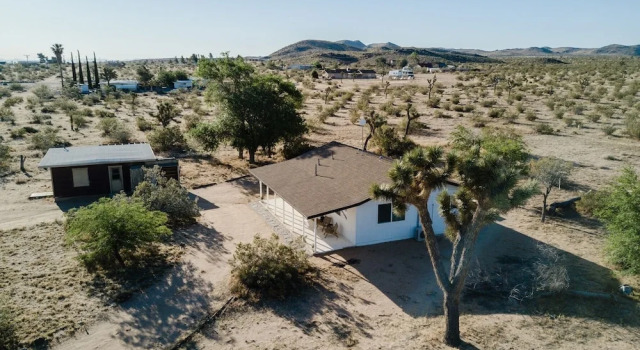 Коттедж Mojave Mesa - Desert Views & Desert Style 1 Bedroom Home by RedAwning