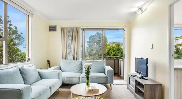 Апартаменты Lovely 2-Bedroom Apartment with Free Parking