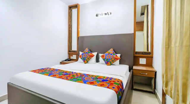 Номер Deluxe FabHotel Nand