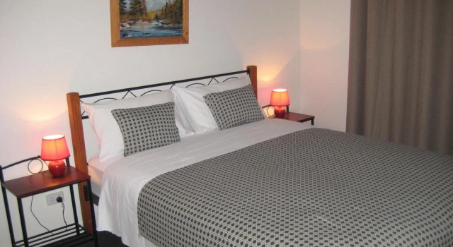 Riverdell Park Accommodation Bed & Breakfast, Varaa Hotelli Chinchilla Queensland
