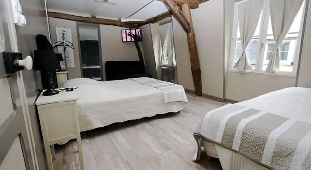 Vieille France, Book Hotel Saint-Florentin 