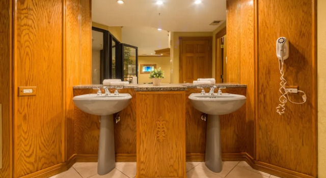 Люкс Deluxe Sybaris Pool Suites Mequon