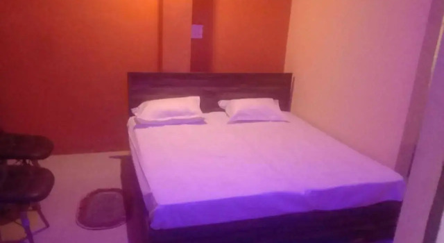 POP IAE488 Happy Hotel Taj Highway
