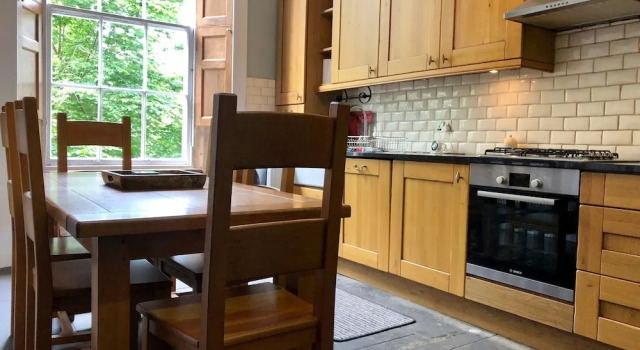 4 Bedroom Georgian Flat In New Town, Забронировать Апартаменты/квартира Новый город Эдинбург, рядом с Железнодорожный вокзал Эдинбург-Уэверли