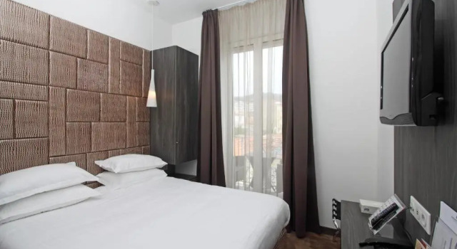 Двухместный номер Standard с балконом GOLDEN TULIP CANNES HOTEL de PARIS