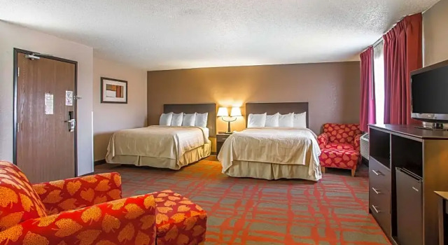 Четырёхместный люкс Quality Inn & Suites West Bend