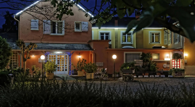 Logis Hotel Des Pyrenees Rest. La Pergola, Забронировать Отель Отели Pyrénées-Atlantiques с парковкой, Парковка