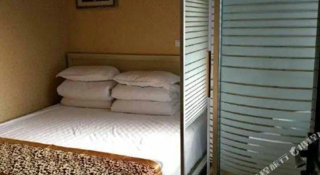 Кровать в общем номере Jingyi Inn