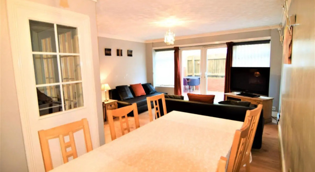 The Brum House - Private garden, 3 TVs with NETFLIX, BBQ, up to 8 guests, Varaa Hotelli Birmingham West Midlands