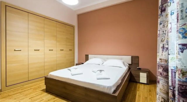 Bright flat in front of Acropolis metro, Забронировать Отель Неос-Космос Афины, рядом с Italian Embassy Athens