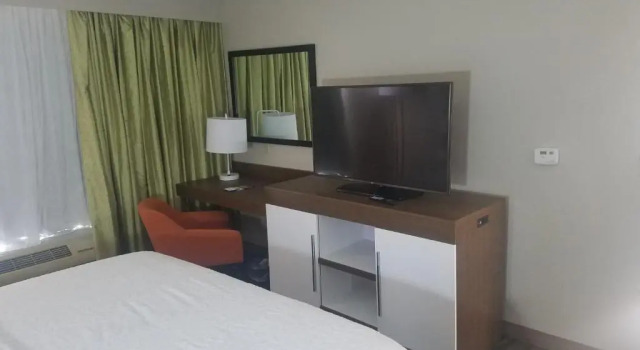 Номер Deluxe Hampton Inn & Suites Kansas City-Merriam