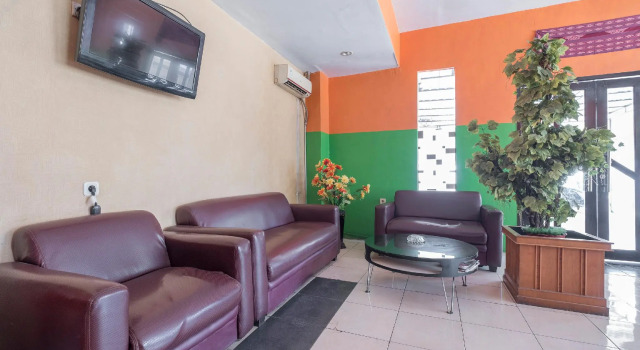 OYO 1691 Wisma Benhil Toddopuli, Book Hotel Hotels in Sulawesi with Parking, Parking