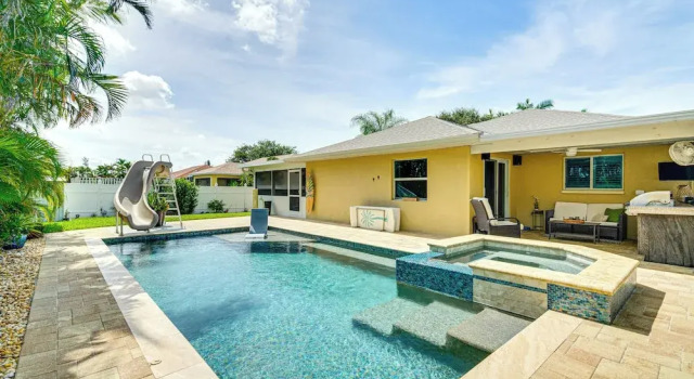 Коттедж 6 Mi to Beach: Family Oasis w/ Pool in Cape Coral