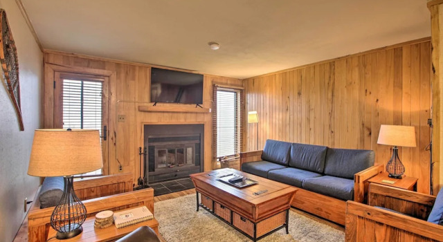 Апартаменты Slopeside Snowshoe Condo - Walk to Ski Lifts!