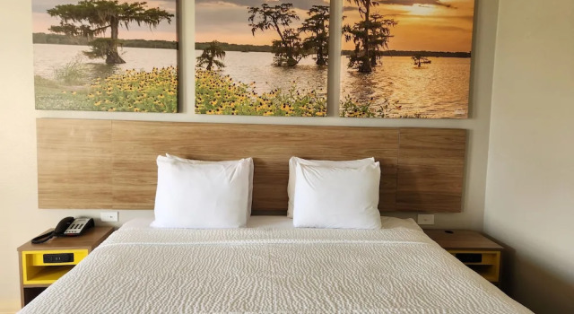 Номер Standard Days Inn by Wyndham Lafayette Scott